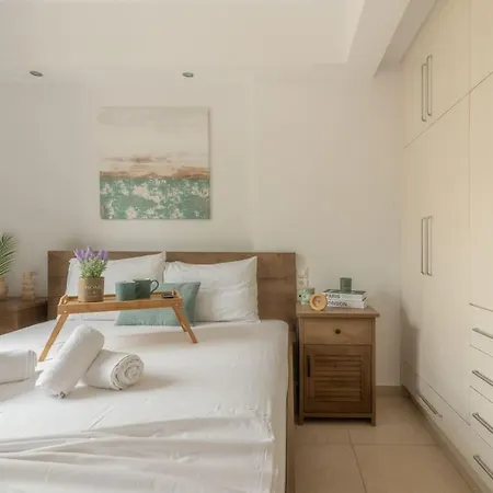 Citrea Stylish House With Garden Near
