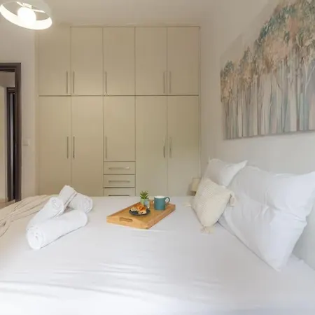 Citrea Stylish House With Garden Near