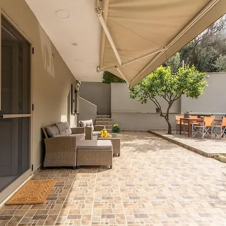 Citrea Stylish House With Garden Near Holiday home *