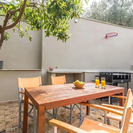 Citrea Stylish House With Garden Near *