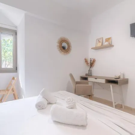 Citrea Stylish House With Garden Near