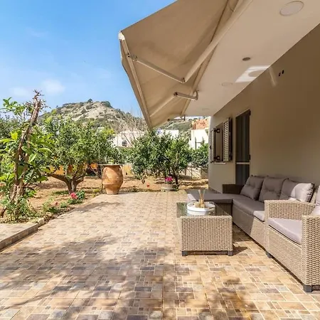 Citrea Stylish House With Garden Near *