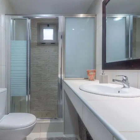 Citrea Stylish House With Garden Near *