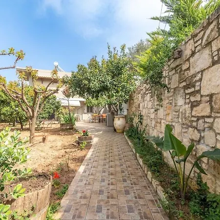 Holiday home Citrea Stylish House With Garden Near